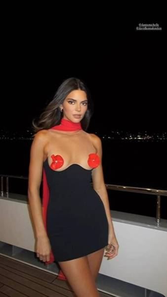 Kendall Jenner Pasties Dress Candid Video Leaked - Usa on chickinfo.com