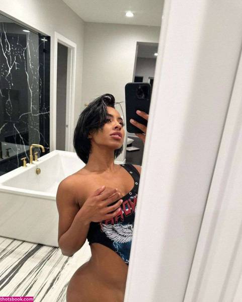 Qimmah Russo OnlyFans Photos #12 on chickinfo.com