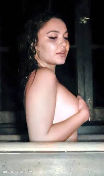 Stella Hudgens - Stellahudgens Onlyfans Leaked Nude Photo on chickinfo.com