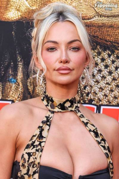 Lindsey Pelas Displays Her Sexy Boobs at the “Jackpot!” Premiere (11 Photos) - China - Los Angeles on chickinfo.com